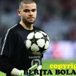 Resmi: PSG Datangkan Kiper Muda Lucas Chevalier dari Lille